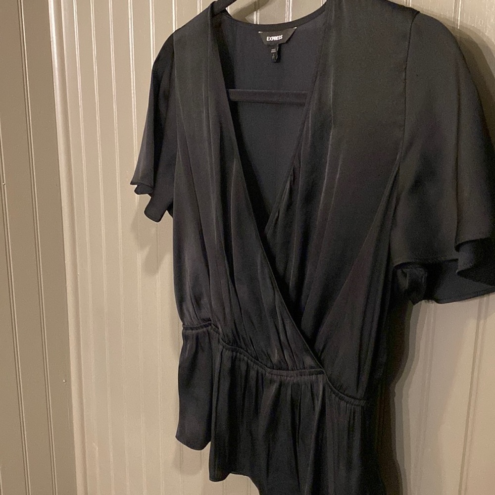 Express Black Silk-like V-Neck Top - Picture 4 of 4